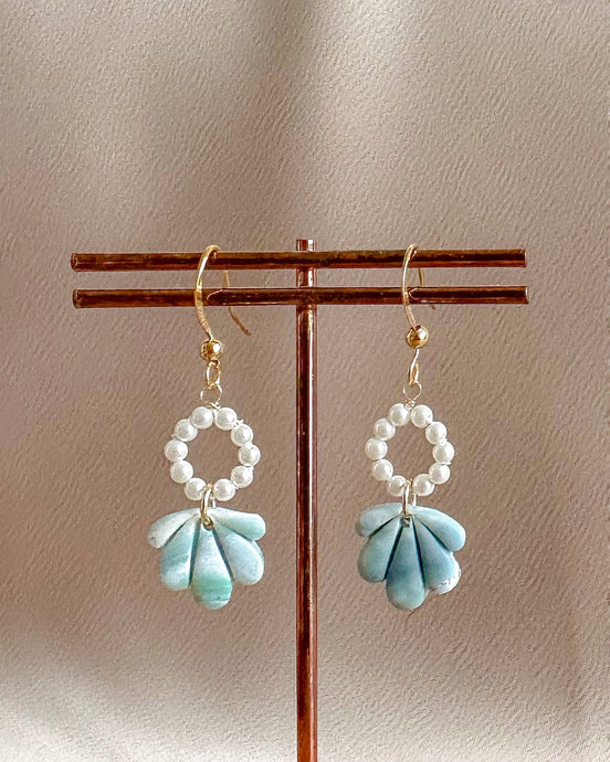 Pearly Shells Dangle (Fish Hook)